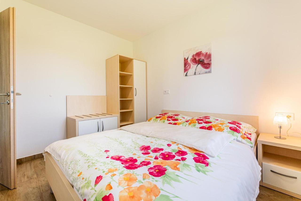 Apartmaji Banonia Veržej Eksteriør bilde